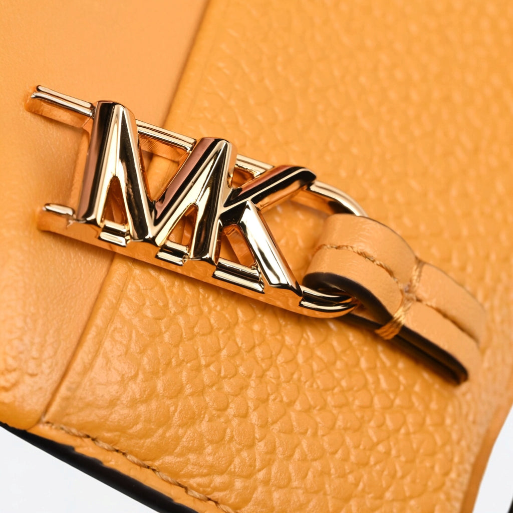 Kartenetui Empire – Golden Rod – Michael Kors
